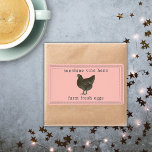 Étiquette Oeufs frais de ferme Vintage Oeufs de poule carton<br><div class="desc">Des étiquettes rustiques et simples en carton d'oeufs avec le texte ferme des oeufs frais et votre nom d'entreprise dans la typographie moderne hors-noir sur un arrière - plan rose pastel et un élégant imprimé de poule vintage. Ajoutez simplement votre nom de ferme au étiquette. Conçu exclusivement pour vous par...</div>