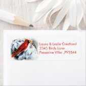 Étiquette oiseau rouge dans la neige (En situation)