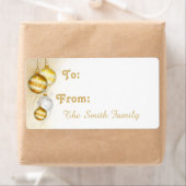 Étiquette Ornements blancs de boule d'or de Noël (En situation)