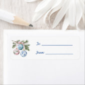 Étiquette Ornements de Noël Bleu Blanc Rose (En situation)