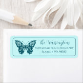 Étiquette Papillon botanique élégant tiré à la main (En situation)