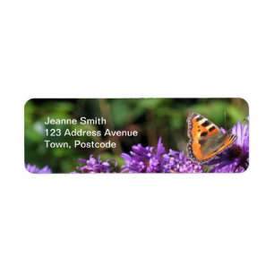 Étiquette Papillon de monarque et fleurs pourpres