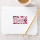 Étiquette Papillons et Fleurs dans des tons roses variés (En situation)