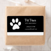 Étiquette Paw Chien Blanc sur Noir Service de Grossissement  (En situation)