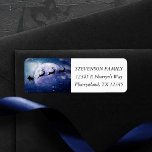 Étiquette Père Noël Sleigh | Imaginaire Galaxy Christmas Nig<br><div class="desc">C'est la saison de l'art festif et amusant ! L'espace nébuleux de l'Imaginaire a inspiré l'image de Père Noël et de ses rennes volant à travers la lune une nuit étoilée. Pour d'autres couleurs ou produits correspondants,  veuillez contacter le designer Fharryn c/o JustFharryn@yahoo.com Tous droits réservés. #zazzlemade</div>