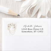 Étiquette Perles et fleurs blanches Adresse de retour Étique (En situation)