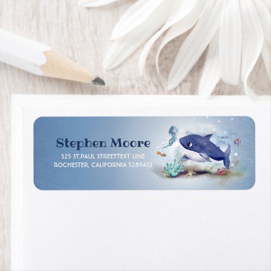 Étiquette Petit Requin mignon Anniversaire (En situation)