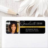 Étiquette Photo de graduation moderne Black and Gold 2025 (En situation)