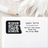 Étiquette Photographe QR Code blanc & noir Adresse de retour (En situation)
