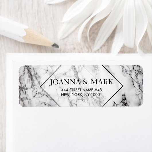 Étiquette Pierre En Marbre Blanc Et Noir (En situation)