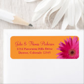 Étiquette Pink Orange Gerbera Daisy Mariage Adresse de retou (En situation)