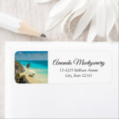 Étiquette Plage tropicale aux palmiers balayés par le vent (En situation)