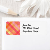 Étiquette Plaid rose et orange (En situation)