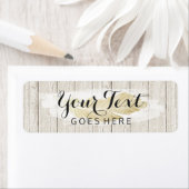 Étiquette Plumes de Bohême d'or sur planches de Bois Rustiqu (En situation)