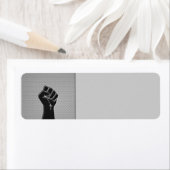 Étiquette Poing de solidarité en fibre de carbone style d'im (En situation)