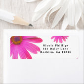 Étiquette Poissons Roses Fleur Daisy Rustic Party Invitation (En situation)