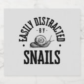 Étiquette Pour Bouteilles De Bière Facilement Distrait Par Les Escargots Drôle (Étiquettes simples)