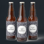 Étiquette Pour Bouteilles De Bière Fleur Chalkboard Monochrome Moderne<br><div class="desc">Délicats dessins de fleurs botaniques en blanc sur un arrière - plan en damier gris foncé pour une ambiance florale moderne. Le texte peut être modifié pour convenir à votre célébration.</div>