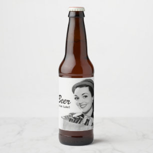 Étiquette Pour Bouteilles De Bière Sac à bière de la femme souriante rétro des années