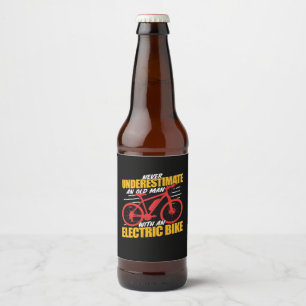 Étiquette Pour Bouteilles De Bière Un Vieux Homme Avec Un Vélo Électrec