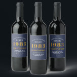 Étiquette Pour Bouteilles De Vin 40th Birthday Born 1983 Ajouter Nom Blue Gold<br><div class="desc">Anniversaire personnalisé ajoutez votre nom et étiquette de vin année. Modifiez le nom et l'année avec le modèle fourni. Un magnifique accessoire de fête d'anniversaire bleu personnalisé. Plus de cadeaux et de fournitures de fête disponibles avec le design "normes de fixation" dans le magasin.</div>