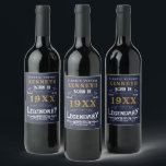 Étiquette Pour Bouteilles De Vin 40th Birthday Vintage Blue Gold Ajouter un nom Ann<br><div class="desc">Pour ceux qui fêtent leur 40e anniversaire, nous avons le étiquette de vin idéal fête d'anniversaire avec une sensation vintage. L'arrière - plan bleu avec un design typographique vintage blanc et or est simple et élégant avec une touche rétro. Customisez facilement le texte de ce cadeau d'anniversaire en utilisant le...</div>