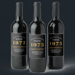 Étiquette Pour Bouteilles De Vin 50th Birthday Born 1973 Ajouter Nom Black Gold<br><div class="desc">Anniversaire personnalisé ajoutez votre nom et étiquette de vin année. Modifiez le nom et l'année avec le modèle fourni. Un merveilleux accessoire de fête d'anniversaire personnalisé. Plus de cadeaux et de fournitures de fête disponibles avec le design "normes de fixation" dans le magasin.</div>