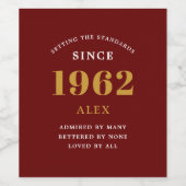Étiquette Pour Bouteilles De Vin 60e anniversaire Nom 1962 Rouge or élégant chic (Étiquettes simples)