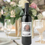 Étiquette Pour Bouteilles De Vin 60e anniversaire, photo personnalisée, 60<br><div class="desc">Un cadre et un modèle blanc et noir pour votre photo.  Avec le texte :Santé! 60 et 60 bonjour !  
Un étiquette pour une fête du 60e anniversaire pour lui et elle.</div>