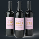 Étiquette Pour Bouteilles De Vin 60th Birthday Born 1963 Ajouter Nom Rose Grey<br><div class="desc">Anniversaire personnalisé ajoutez votre nom et étiquette de vin de l'année. Modifiez le nom et l'année avec le modèle fourni. Un merveilleux article de fête d'anniversaire rose personnalisé. Plus de cadeaux et de fournitures de fête disponibles avec le design "de normes de fixation" dans le magasin.</div>