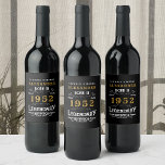 Étiquette Pour Bouteilles De Vin 70th Birthday 1952 Ajouter le nom Vintage Black Go<br><div class="desc">Un design étiquette de bouteille de vin classique personnalisé pour cette fête d'anniversaire. Plus de cadeaux et de fournitures de fête disponibles avec le design "légendaire" dans le magasin.</div>