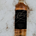 Étiquette Pour Bouteilles De Vin Calligraphie d'or romantique | Black Cheers Mariag<br><div class="desc">Ces romantiques calligraphie or noir applaudissements étiquettes de vin mariage sont parfaits pour une simple réception de mariage. Le design classique moderne comprend des tourbillons fantaisistes et des fleurs fantaisistes avec une magnifique typographie de feuille d'or en faux brillant. Personnalisez les autocollants de bouteilles de vin avec les noms et...</div>