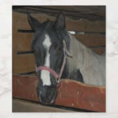 Étiquette Pour Bouteilles De Vin Cheval mignon dans une grange (Étiquettes simples)