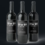 Étiquette Pour Bouteilles De Vin Custom 21st Birthday Cadeau 21 en 23 Est 2002<br><div class="desc">Custom 21st Birthday Celebration 21 in 23 Est 2002 Cadeaux d'anniversaire!</div>