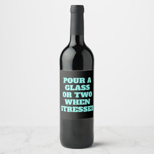 Étiquette Pour Bouteilles De Vin Drôles soumis à une contrainte versent un