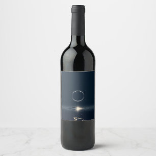 Étiquette Pour Bouteilles De Vin Éclipse Lunaire Minimaliste Sur L'Eau