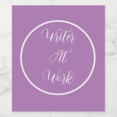 Étiquette Pour Bouteilles De Vin Écrivain au travail violet (Étiquettes simples)