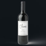 Étiquette Pour Bouteilles De Vin Élégant minimaliste B&W 50th Birthday Party Script<br><div class="desc">Faites une première impression étonnante avec nos élégants minimalistes 50th Birthday Script Wine Étiquettes. Parfaits pour accueillir les clients à l'arrivée sur la table, ces étiquettes présentent un design noir et blanc épuré avec un délicat motif triangle qui respire l'élégance moderne. La typographie audacieuse et élégante assure le nom du...</div>