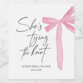 Étiquette Pour Bouteilles De Vin Elle Noue Le Nœud Rose Fête de Mariage (Étiquettes simples)