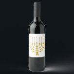 Étiquette Pour Bouteilles De Vin Festif Menorah Hanoukka Céleste bougies Mariage<br><div class="desc">Faux bougies menorah en feuille d'or pour votre fête Hanoukka. Illustration de la menorah lunaire avec des étoiles blanches recouvertes de bougies célestes sur un socle de bougies menorah en faux or. Menorah élégant mariage étoilé Hanoukka illustrés cadeaux design et produits en papier.</div>