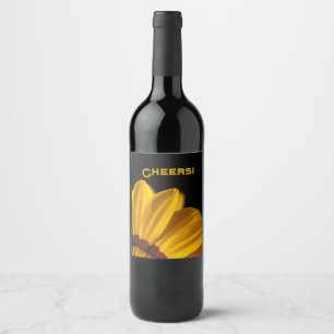 Étiquette Pour Bouteilles De Vin Fleur jaune sur arrière - plan noir