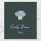 Étiquette Pour Bouteilles De Vin Fleurs bleues en gris vase (Étiquettes simples)
