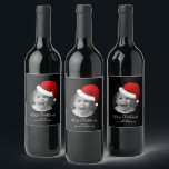 Étiquette Pour Bouteilles De Vin Funky Christmas Custom Photo Santa Hat Nom de fami<br><div class="desc">Ajoutez un peu de plaisir et de rire à vos bouteilles de vin de vacances avec ces Funny Christmas Custom Photo Santa Hat Nom de famille Vin Étiquette! Choisissez une photo stupide que vous avez et que vous souhaitez avoir Père Noël casquette sur. Le design a le moderne "Joyeux Noël"...</div>