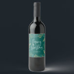 Étiquette Pour Bouteilles De Vin Gold Christmas Green sur Turquoise<br><div class="desc">Ce étiquette de bouteille de vin présente une belle bordure de verdure dorée sur un arrière - plan turquoise foncé. Le message "Joyeux Noël" est un texte de style manuscrit tendance. Personnalisez ce étiquette de vacances avec votre nom.</div>