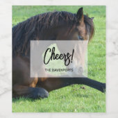 Étiquette Pour Bouteilles De Vin Joli Cheval Brown allongé dans l'herbe (Étiquettes simples)