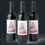 Étiquette Pour Bouteilles De Vin Joy to the World Christmas Citation Typographie<br><div class="desc">Étiquettes de bouteilles de vin avec une illustration ludique et fantaisiste. Design typographique en forme d'arbre de Noël avec quelques ornements de noël et une étoile au-dessus. A l'intérieur sont les mots : Joie au monde.</div>