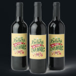 Étiquette Pour Bouteilles De Vin Le Typographe du Magic Christmas<br><div class="desc">Étiquettes de bouteilles avec une jolie illustration. Texte dit Croire à la magie en lettres fantaisistes. Décoré de boules de noël.</div>