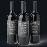 Étiquette Pour Bouteilles De Vin Les Lumières De Chaîne Sur La Collection De Mariag<br><div class="desc">Simple mais élégant, les lampes à cordes de la collection de mariage de tableau noir est un design étonnant avec de belles lumières à cordes blanches suspendues sur un arrière - plan à effet de tableau noir, qui est parfait pour toute célébration mariage moderne. Ces étiquettes peuvent être personnalisés pour...</div>
