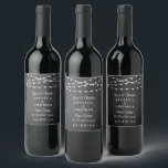 Étiquette Pour Bouteilles De Vin Les Lumières De Chaîne Sur La Collection De Mariag<br><div class="desc">Simple mais élégant, les lampes à cordes de la collection de mariage de tableau noir est un design étonnant avec de belles lumières à cordes blanches suspendues sur un arrière - plan à effet de tableau noir, qui est parfait pour toute célébration mariage moderne. Ces étiquettes peuvent être personnalisés pour...</div>