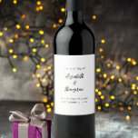 Étiquette Pour Bouteilles De Vin Mariage de script simple moderne<br><div class="desc">Moderne Simple Script Mariage Étiquette à vin</div>